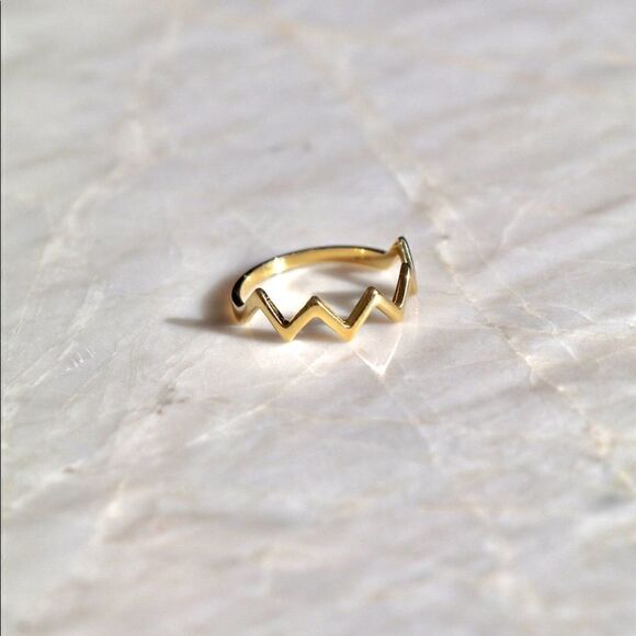 14k real gold Thunder ring size 7 NEW - Picture 1 of 3